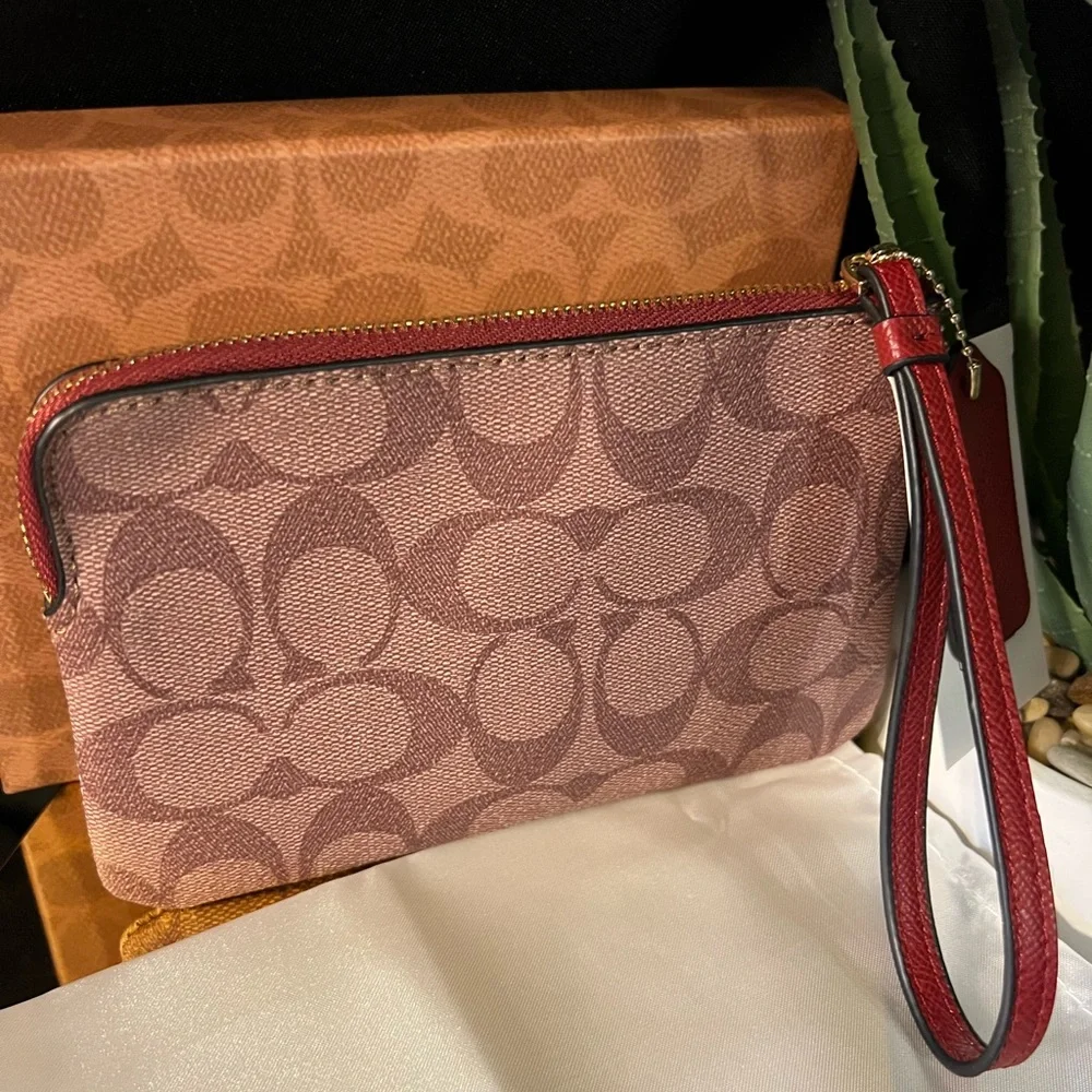 Coach Strawberry Signature Wristlet | NWT |Canvas w/ Box & Dust Bag - Picture 3 of 11